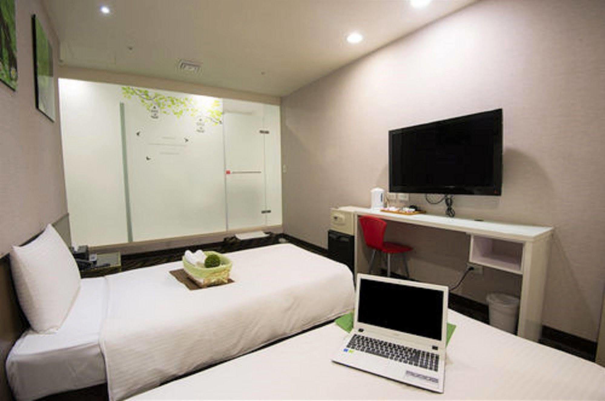 Hotel 6 - Zhonghua Taipei Dış mekan fotoğraf